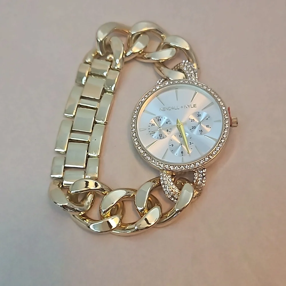 KENDALL & KYLIE Watch and Bracelet gift 🎁 set - Picture 8 of 9